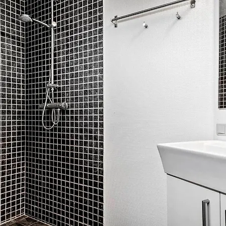 2 Bedroom Awesome In Prázdninový dům Kibæk